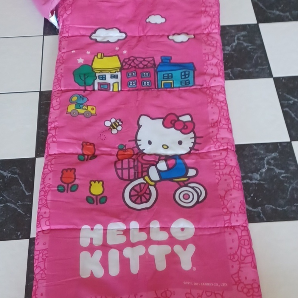 hello kitty sleeping bag girls, 28x56", includes carry bag